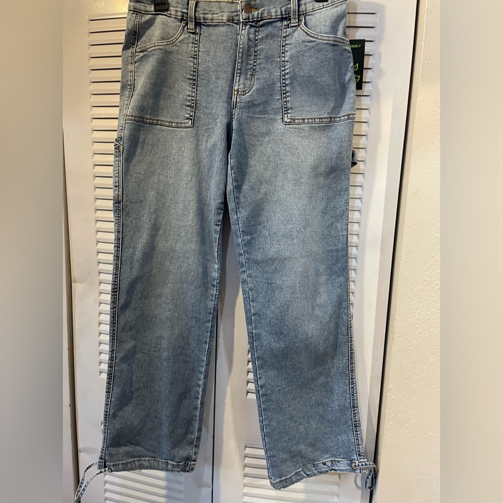 LOVE TRENDS
WOMENS LIGHT BLUE JEANS ELASTIC BACK

Waist 32 inches
Length 40